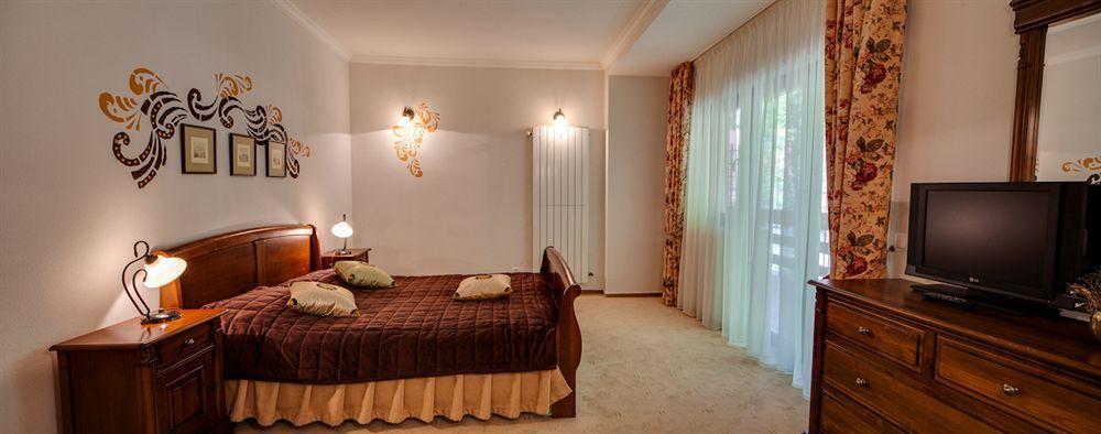سِنايا Hotel Regal المظهر الخارجي الصورة